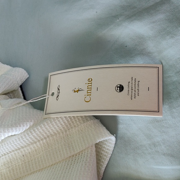 CINNIE Ladies  Pullover Shirt  Size Medium (NWT) Long Sleeves Smoke Free Home - Picture 7 of 7